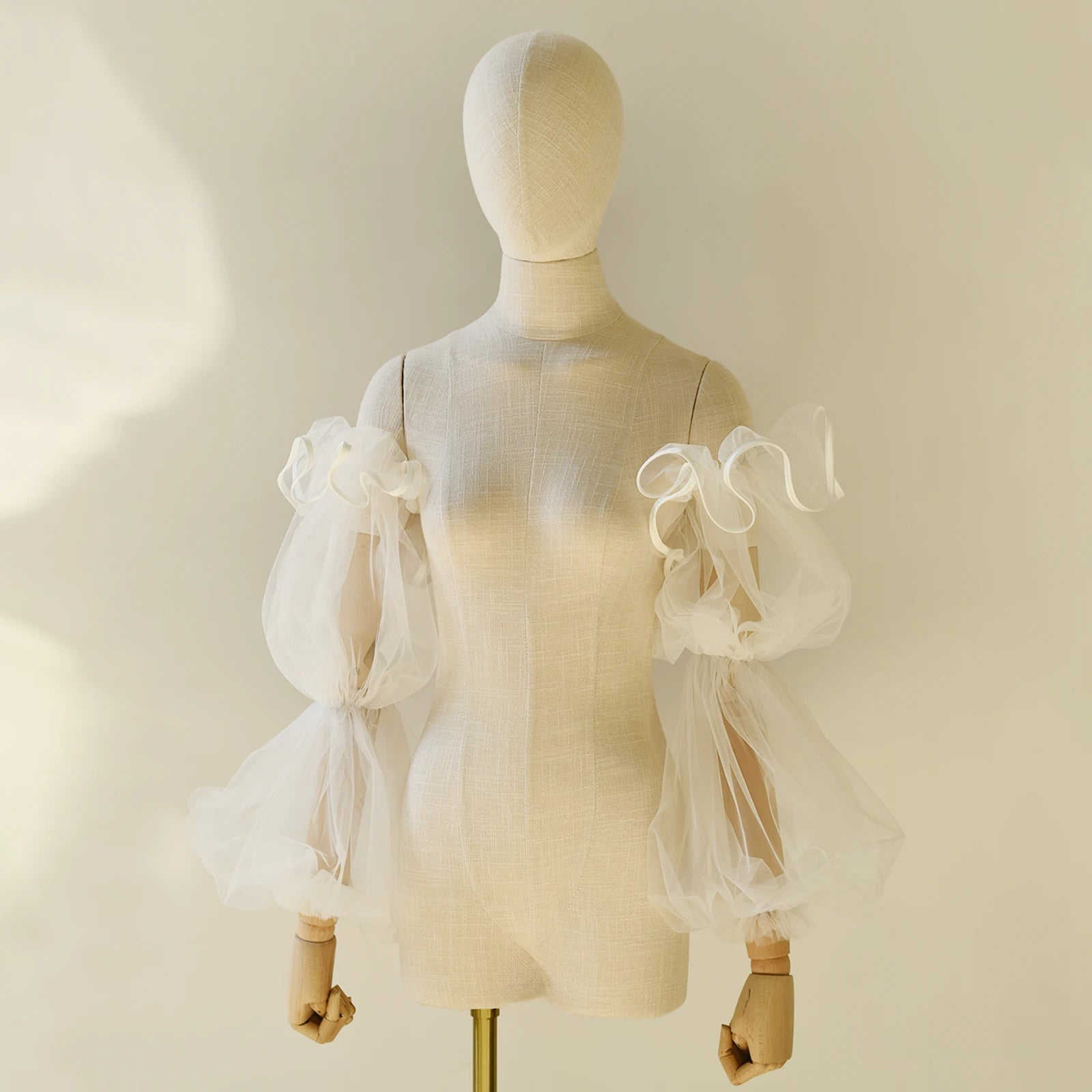 Wavy Ruffle Mesh Bridal Gloves